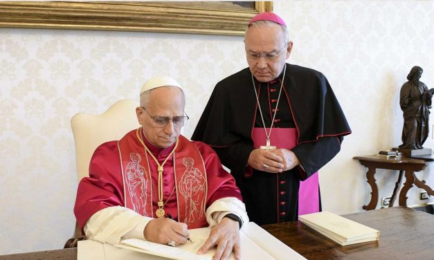 León XIV firma la exhortación apostólica «Dilexi te», «Te he amado»: sobre el amor hacia los pobres.