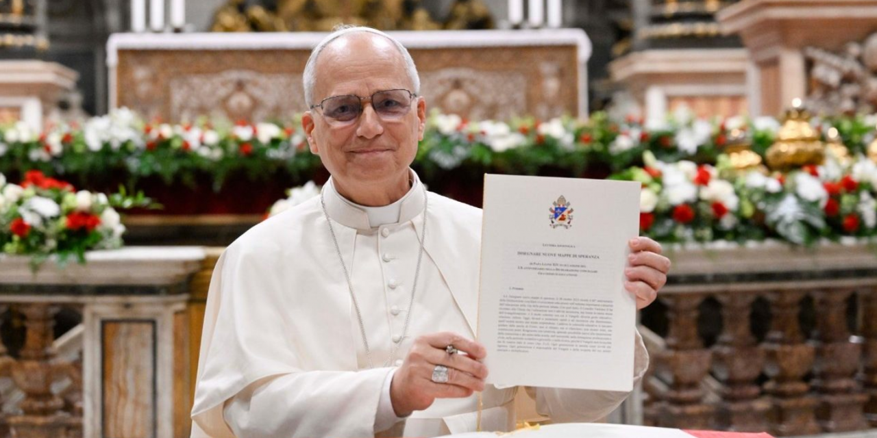 León XIV firma una carta sobre la educación: «Trazando nuevos mapas de esperanza».