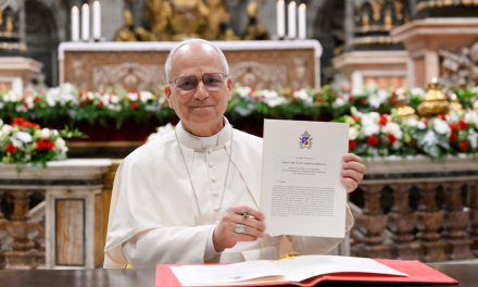 León XIV firma una carta sobre la educación: «Trazando nuevos mapas de esperanza».