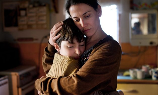 Cáritas invita esta Navidad a comprometerse para que una vida digna deje de ser cuestión de suerte.