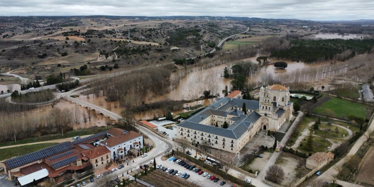 El desbordamiento del río Duero a su paso por La Vid y Aranda de Duero deja imágenes espectaculares.