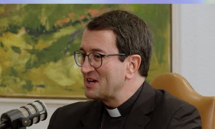 Mons. Raimo Goyarrola, obispo de Helsinki, Finlandia. Cariño a san Agustín: «soy de colegio de agustinos».