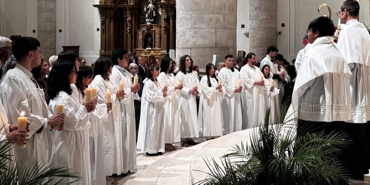 Los bautismos de adultos se multiplican por cinco. En la Vigilia Pascual de 2026.