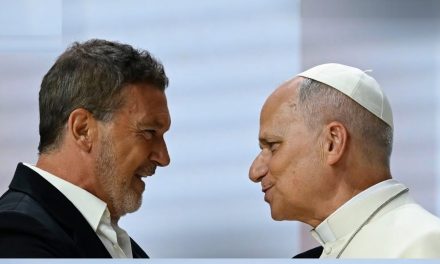 El emotivo discurso de Banderas ante el Papa: «Confieso haber sido víctima del hechizo de Dios».