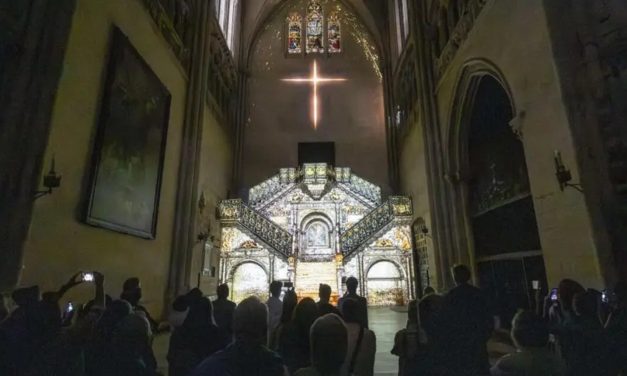 Stella: luz regina. ‘Estrella’ multicolor para la Catedral de Santa María de Burgos.